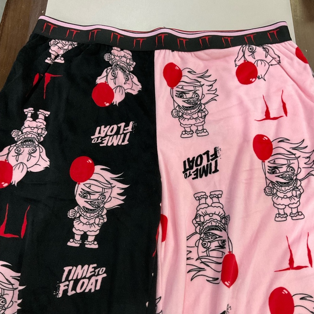 “It” Pennywise pajamas/lounge pants - Picture 3 of 5